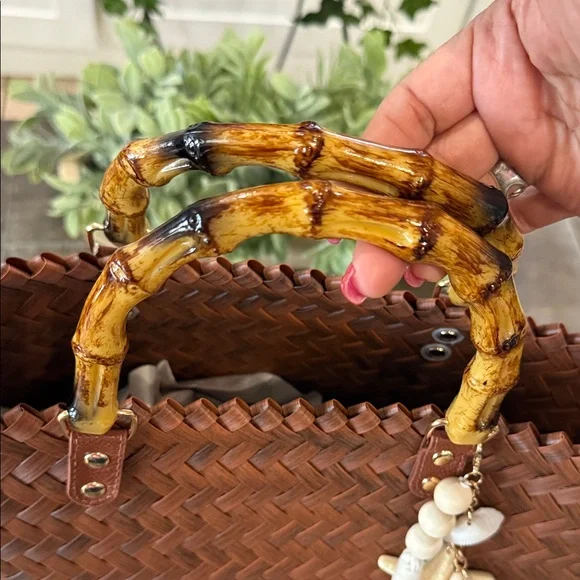 NWT Tommy Bahama Woven Basket Tote Bag Bamboo Handle Starfish Charm - Picture 10 of 16